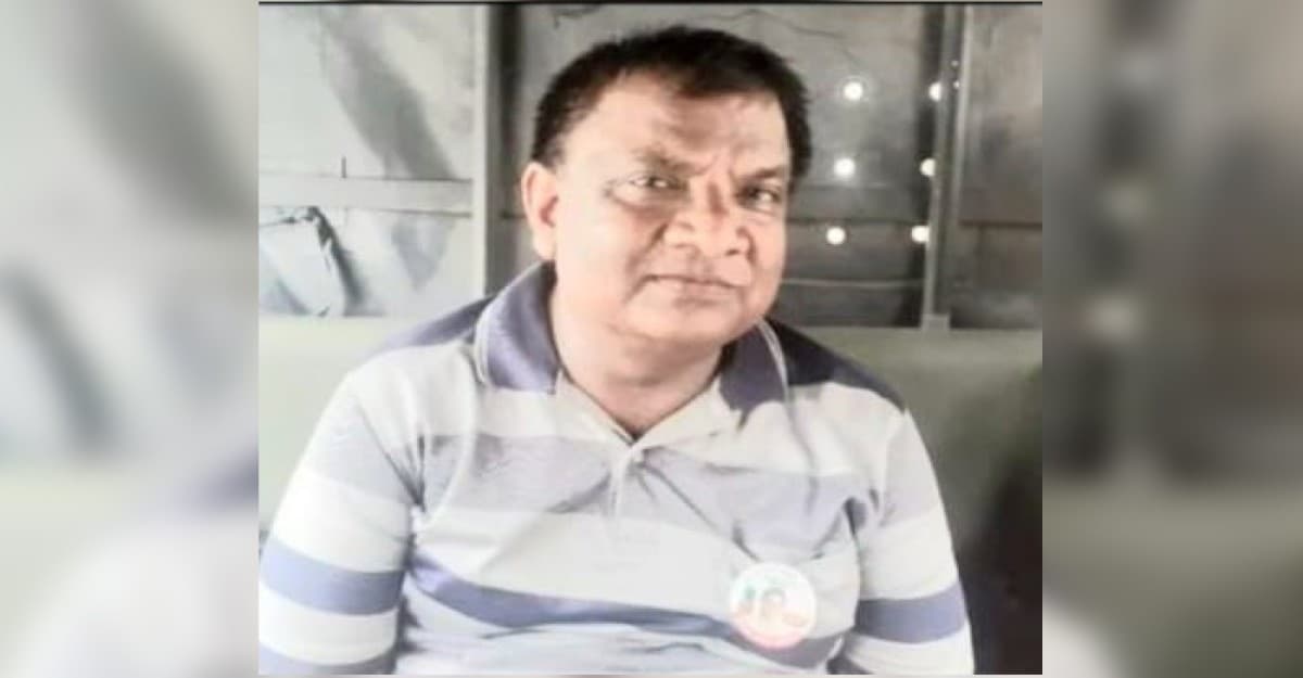 কুষ্টিয়ায় জাল ভোট দেওয়ার সময় পৌর কমিশনার বাবু গ্রেফতার