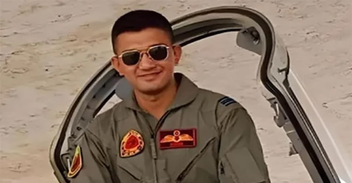 প্রশিক্ষণ বিমান বিধ্বস্ত হয়ে প্রাণ গেল এক পাইলটের