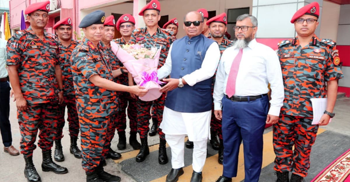 দুর্যোগ ব্যবস্থাপনা ও ত্রাণ প্রতিমন্ত্রীর ফায়ার সার্ভিস সদর দপ্তর পরিদর্শন