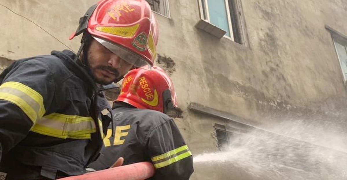 রাজধানীর ধোলাইখালে মিউচুয়াল ট্রাস্ট ব্যাংকে আগুন