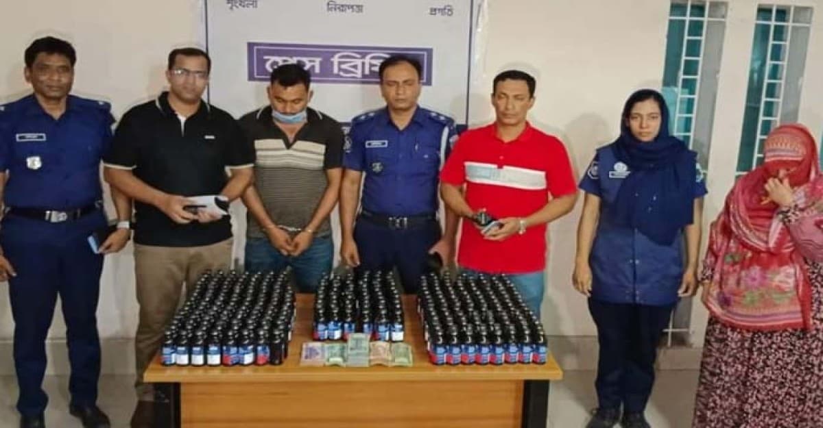 ঈশ্বরদীতে ২৯৫ বোতল ফেনসিডিলসহ রেল নিরাপত্তা বাহিনীর সিপাহী আটক