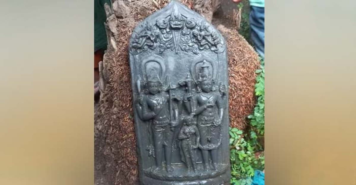 নওগাঁর রাণীনগরে কোটি টাকা মূল্যের কষ্টিপাথরের মূর্তি উদ্ধার