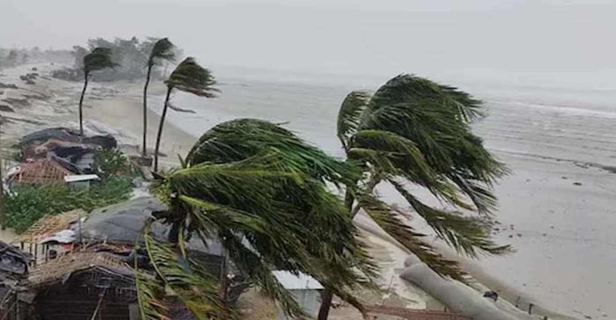 বাংলাদেশের উপকূলে আঘাত হানতে পারে ঘূর্ণিঝড় রেমাল