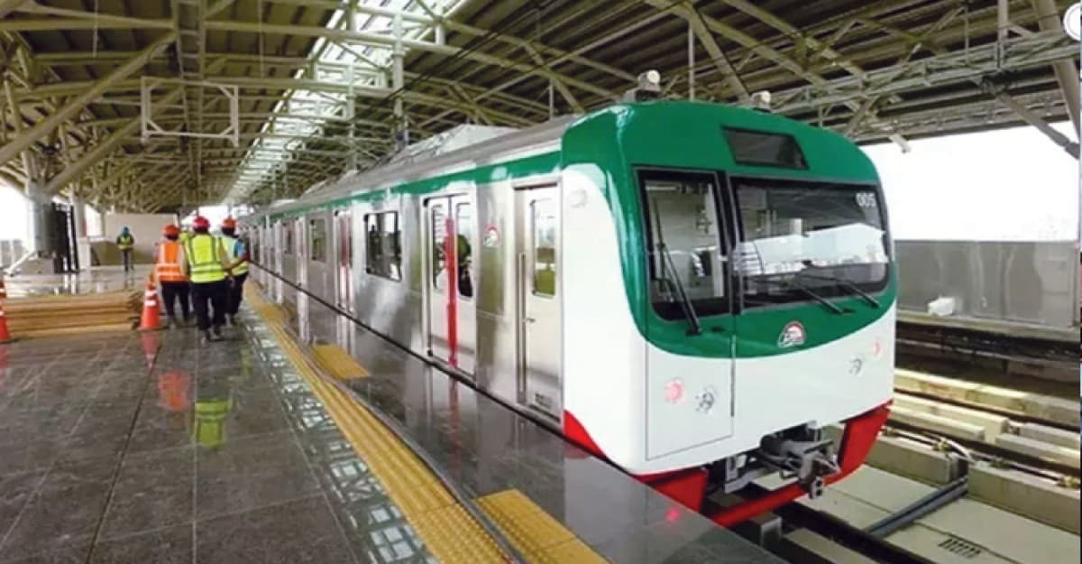 রেমালের প্রভাব কাটিয়ে মেট্রোরেল চলাচল শুরু