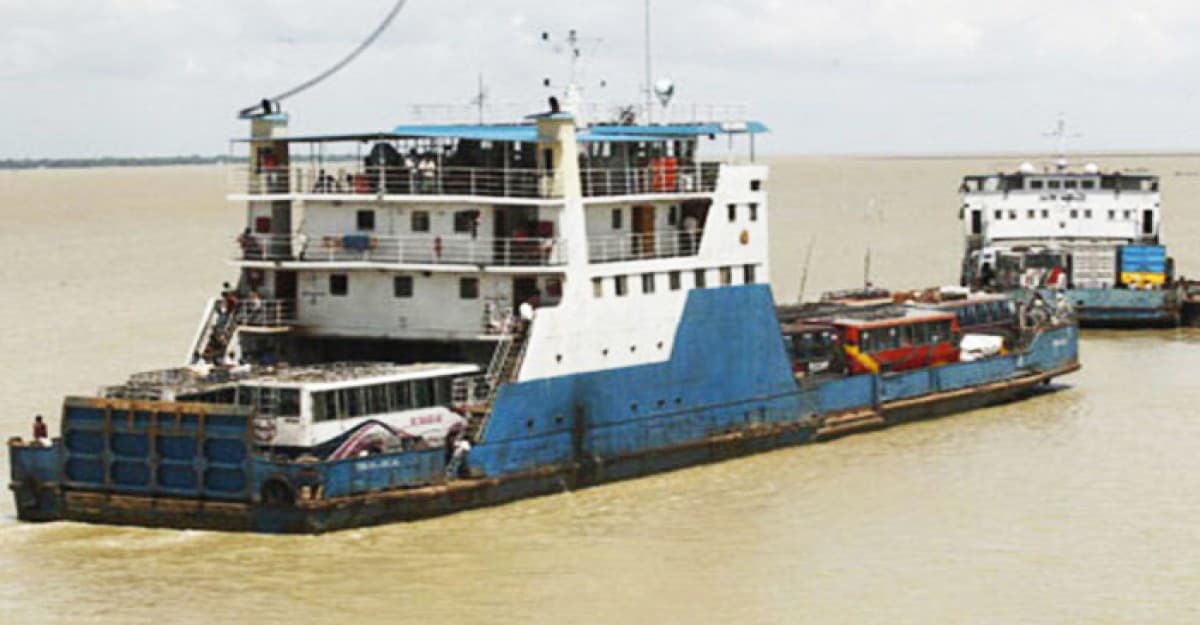 ৩৬ ঘণ্টা পর দৌলতদিয়ায় ফেরি চলাচল শুরু