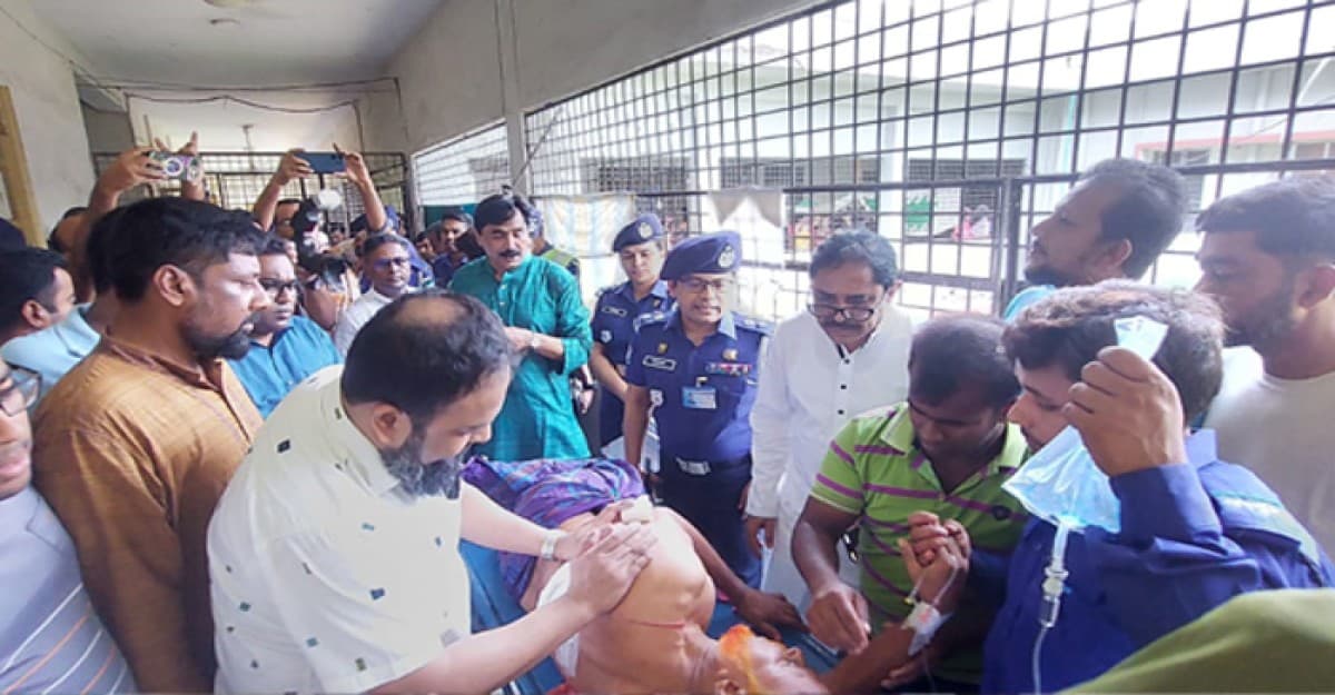 চুয়াডাঙ্গায় ইউপি চেয়ারম্যান আব্দুল হান্নান দুর্বৃত্তের ছুরিকাঘাতে গুরুতর আহত