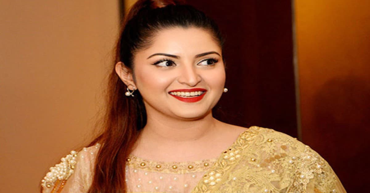 কাকে নিমকহারাম বললেন পরীমনি