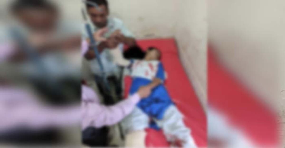 বাঘায় ট্রাকের ধাক্কায় স্কুল ছাত্রী গুরুতর আহত