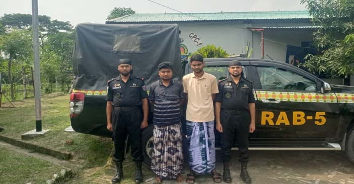 চাঁপাইনবাবগঞ্জে ২ কোটি টাকার হিরোইনসহ দুই ভাই গ্রেফতার