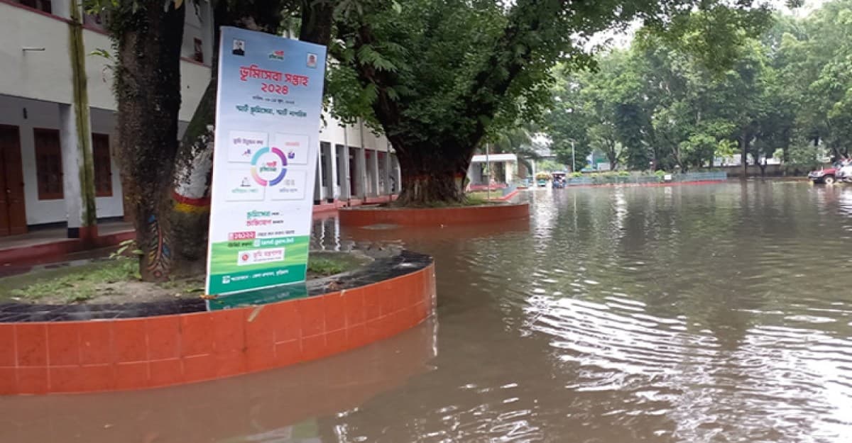 ভারি বৃষ্টিপাতে কুড়িগ্রাম শহরে জলাবদ্ধতা