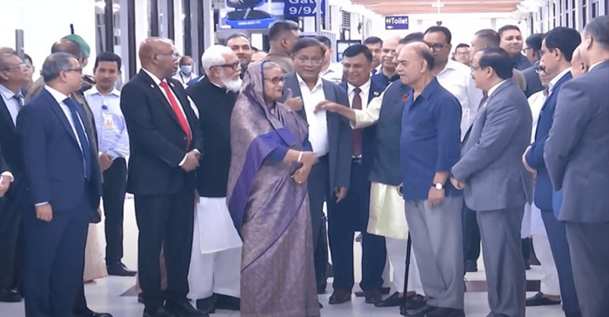 দেশে ফিরেছেন প্রধানমন্ত্রী