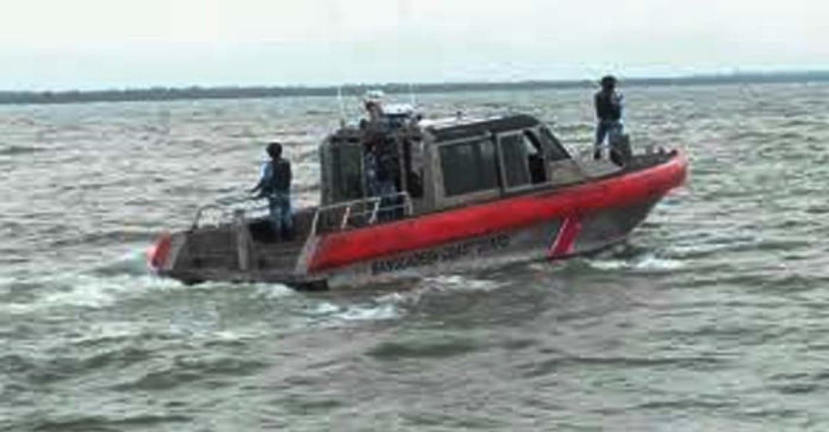 আবারও সেন্টামার্টিনগামি বোটে গুলি বর্ষণ