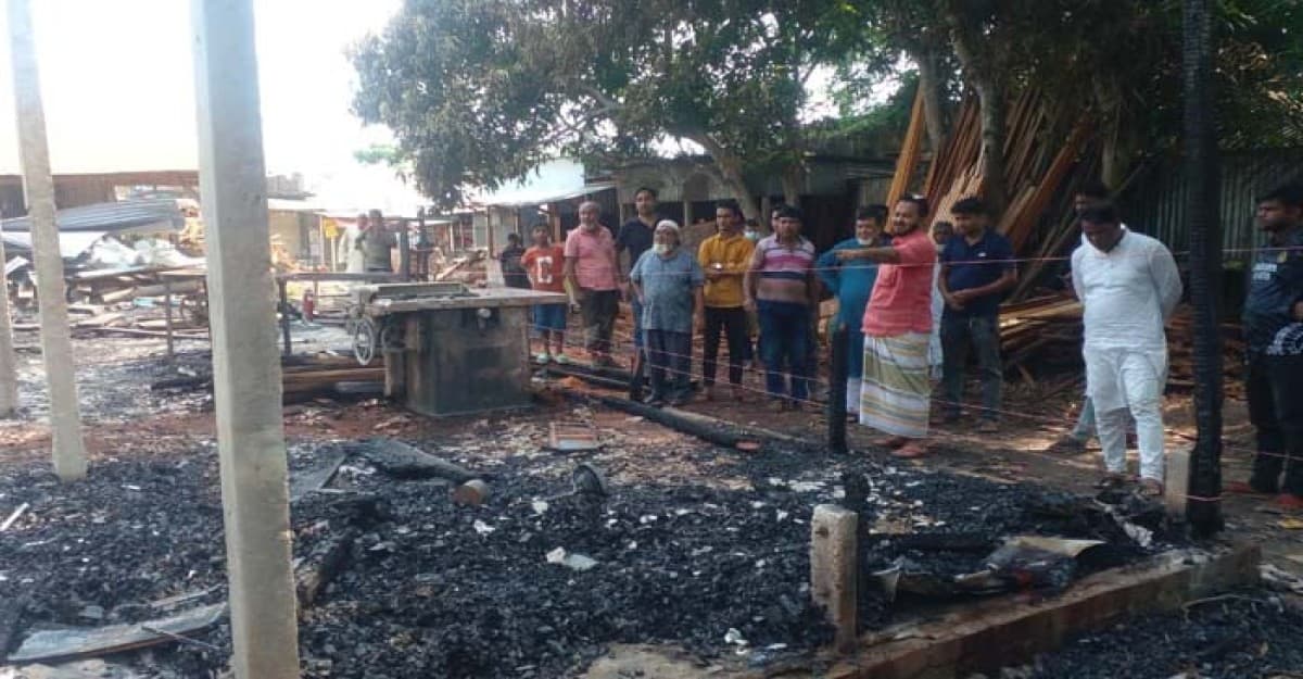 ফরিদপুরে অগ্নিকাণ্ডে আল আমীন টিম্বার হাউজ ভস্মীভূত