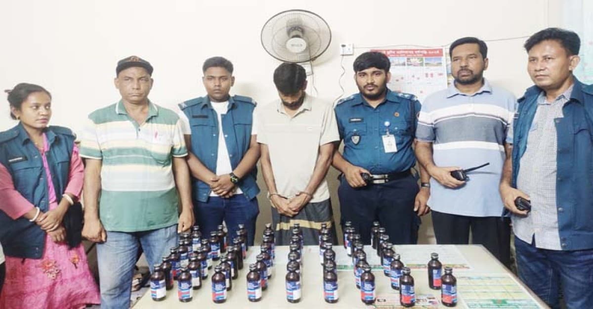 নড়াইলে ফেনসিডিলসহ মাদক কারবারি আটক