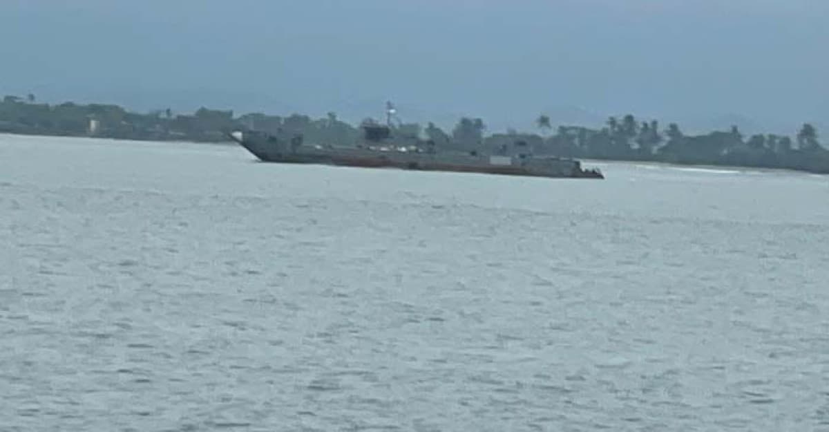 রাতভর বিস্ফোরণের বিকট শব্দ, এখনও দেখা যাচ্ছে ‘মিয়ানমারের জাহাজ’