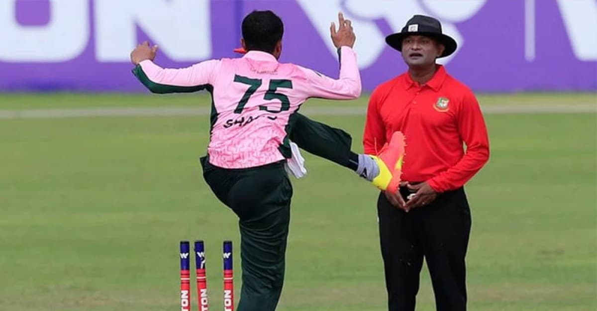 স্টাম্পে লাথি, ৩ বছর পর মুখ খুললেন সাকিব