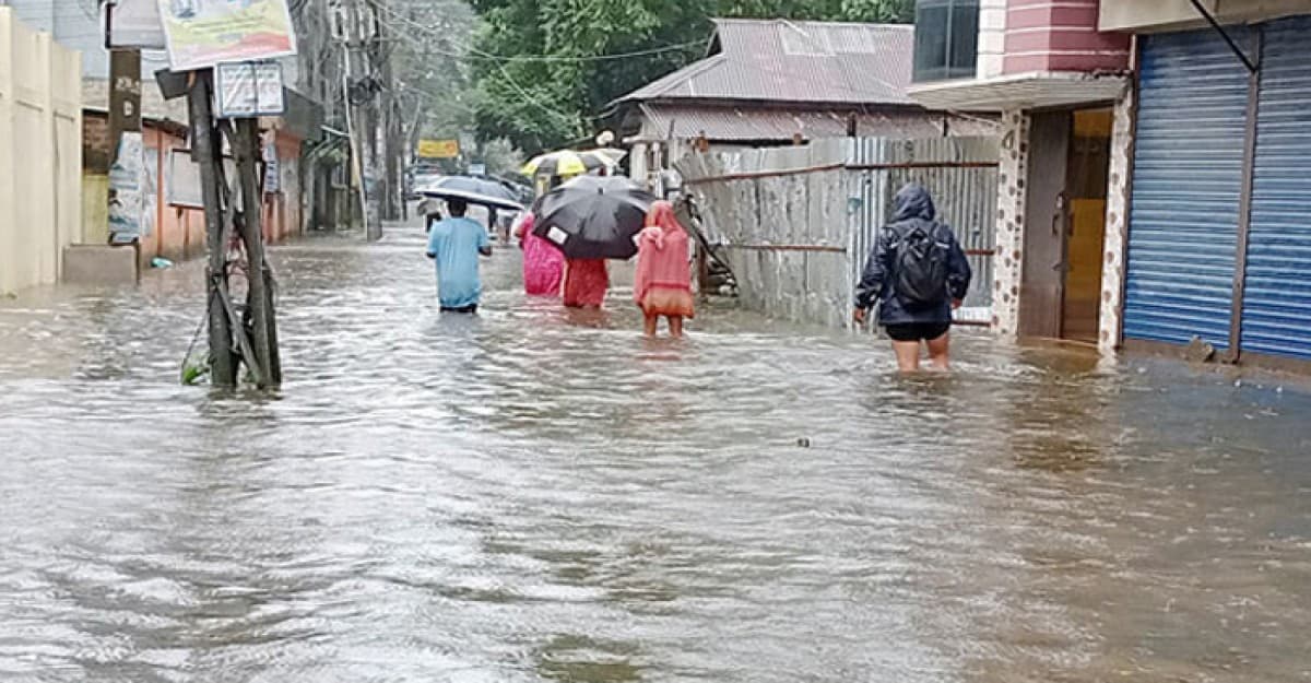 বন্যায় ভাসছে সুনামগঞ্জ