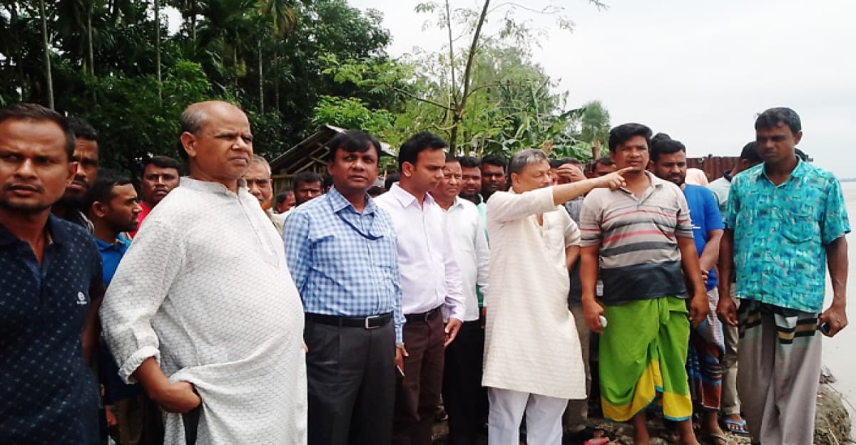 নদী ভাঙ্গন এলাকা পরিদর্শন করেন এমপি হামিদুল হক