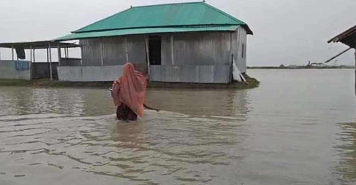 নতুন নতুন এলাকা প্লাবিত, ভাঙনের মুখে কমিউনিটি ক্লিনিক-আশ্রয়কেন্দ্র-স্কুল