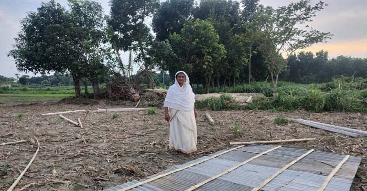 মসজিদে মাইকিং করে লালন অনুসারী বৃদ্ধার ঘর ভাঙচুর