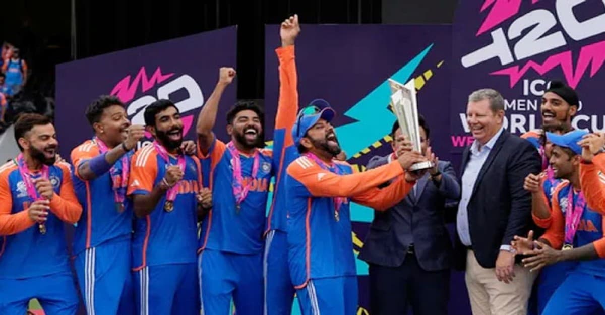 বিশ্বকাপ জেতায় রোহিত-কোহলিদের এ কেমন শাস্তি দিল ভারতীয় পুলিশ