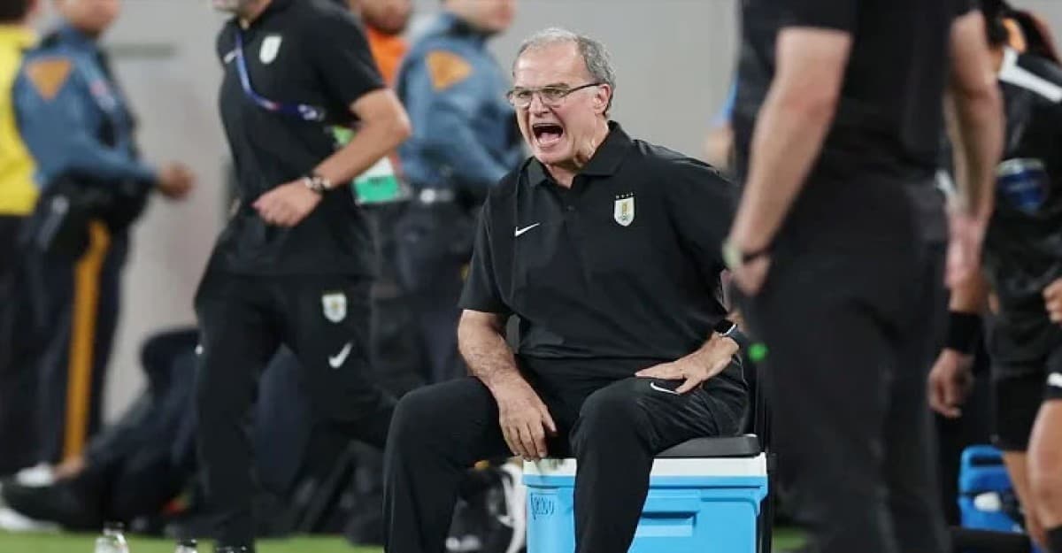 এক ম্যাচের জন্য নিষিদ্ধ উরুগুয়ের কোচ