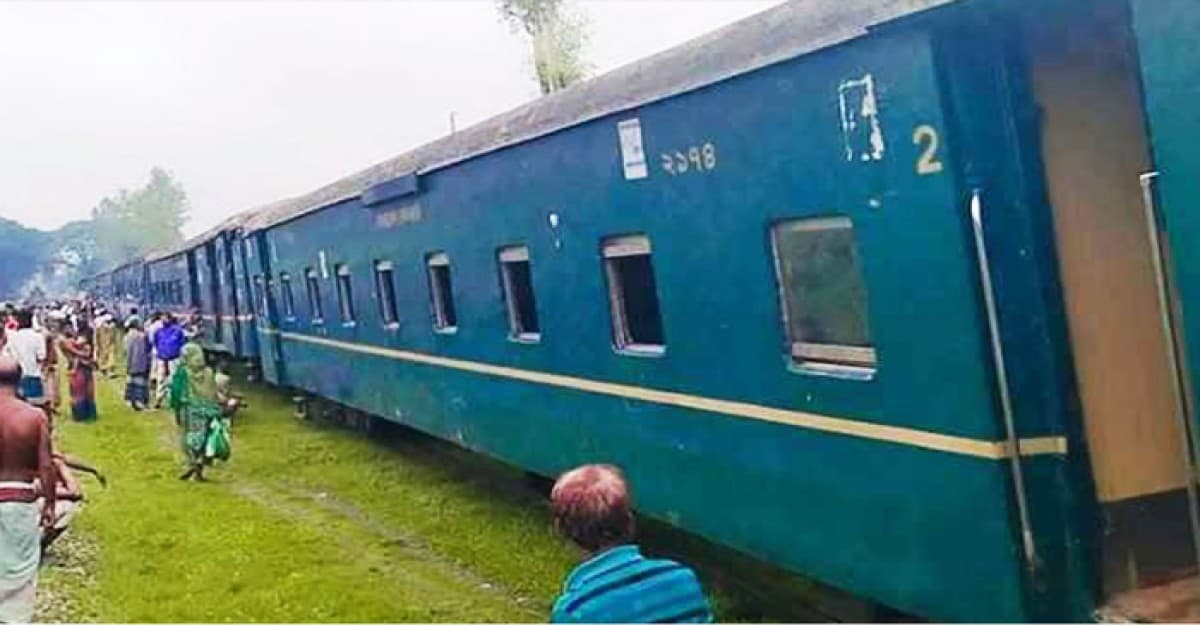 বগুড়ায় সাত দিনে ৩ বার ট্রেনের বগি লাইনচ্যুত