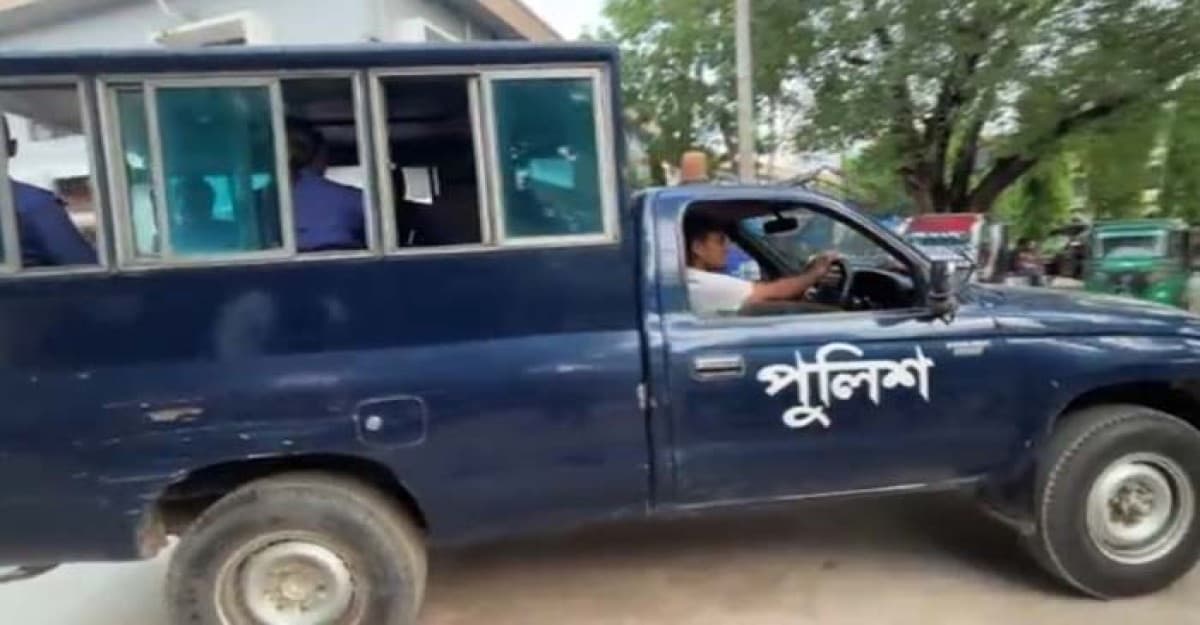 পাবনায় পুলিশের উপর হামলায় ২ পুলিশসহ আহত ৬, কাউন্সিলরসহ আটক ৩