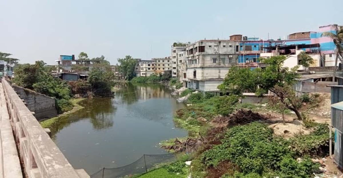 দখল-দূষণে মানচিত্র থেকে হারিয়ে যাচ্ছে আত্রাই নদী