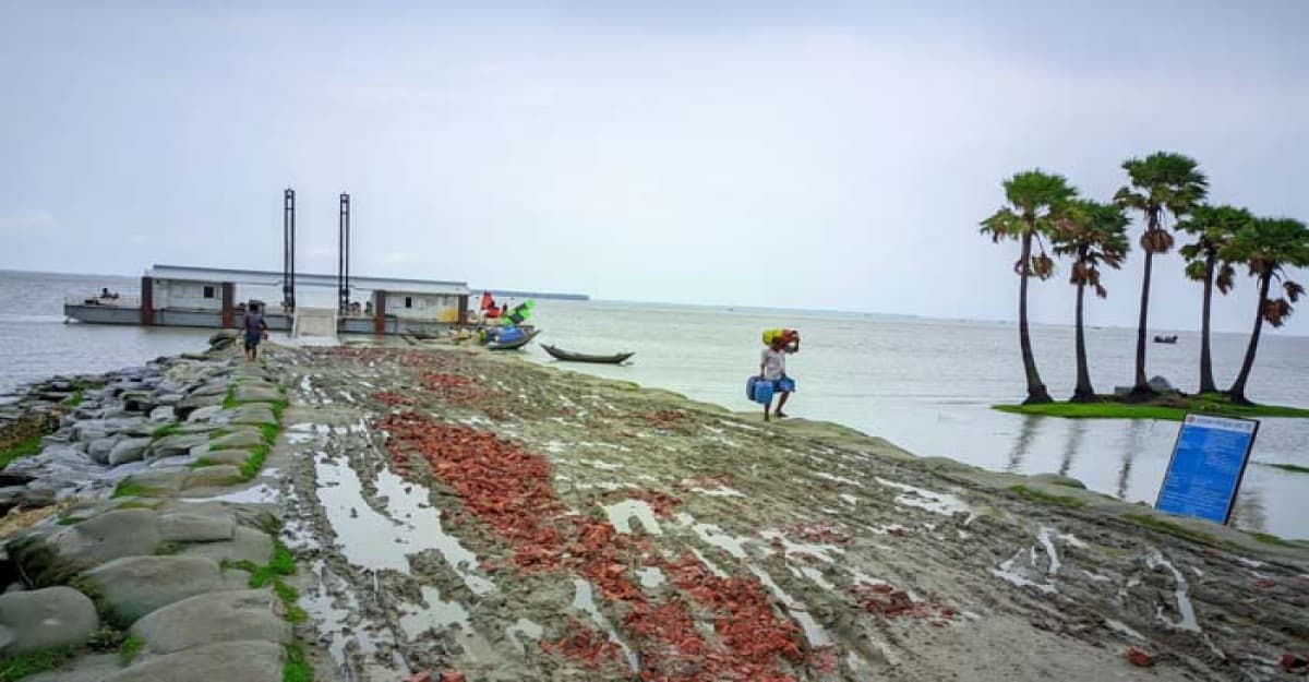 মনপুরায় রামনেওয়াজ লঞ্চ ঘাটের বেহাল দশা
