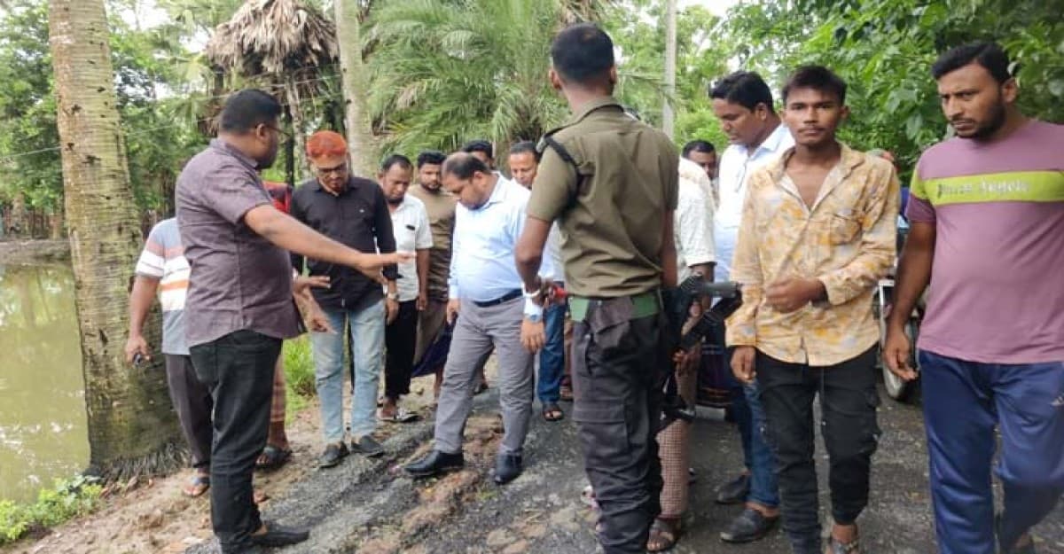 হস্তান্তরের আগেই উঠে গেছে রাস্তার কার্পেটিং