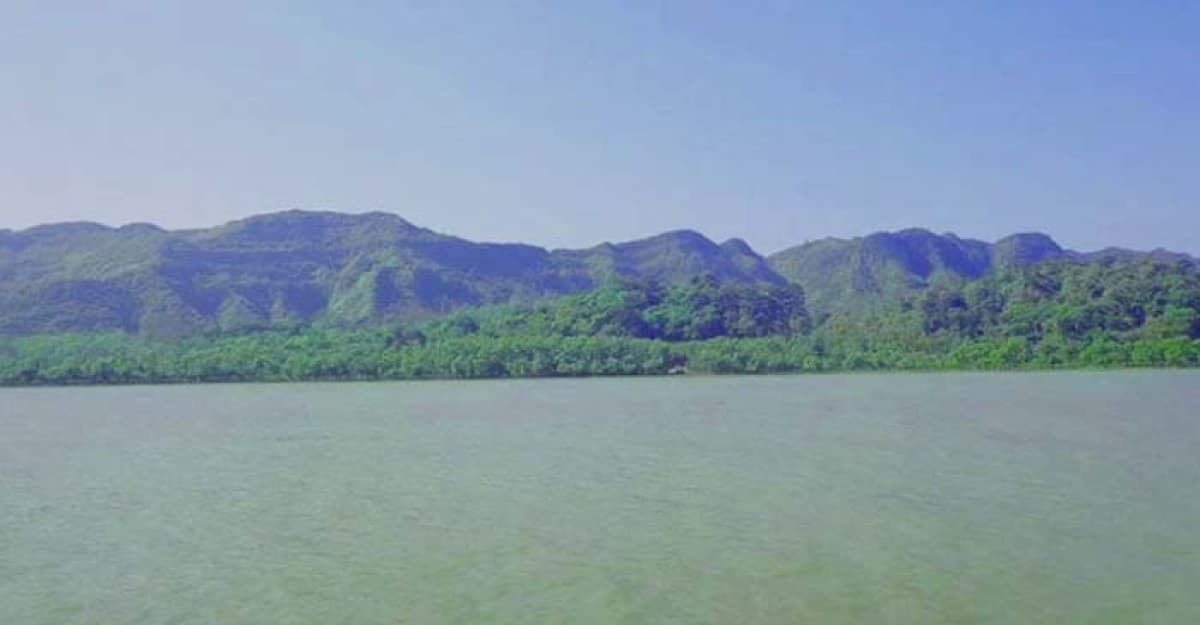 টেকনাফে রাতভর শান্ত দিনভর বিস্ফোরণের শব্দ