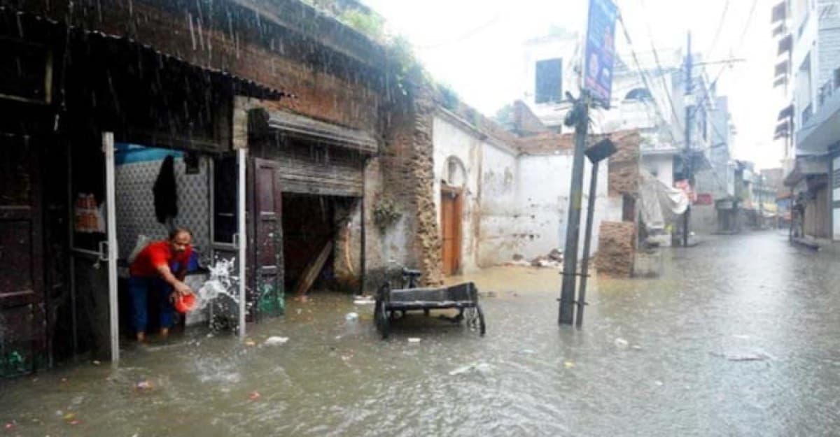 ভারতে প্রবল বৃষ্টিতে দুইদিনে নিহত ১৩