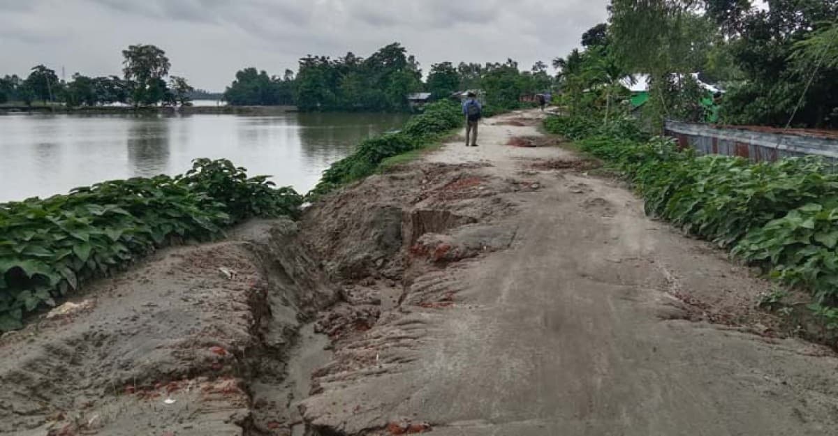 লালমনিরহাটে ধরলা নদীর শহর রক্ষা বাঁধে ধস