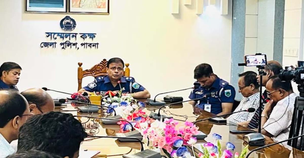 পাবনায় সাংবাদিকদের সঙ্গে নবাগত পুলিশ সুপারের মতবিনিময়