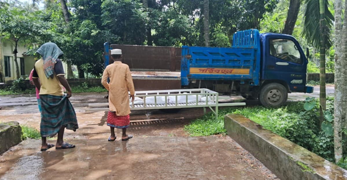লক্ষ্মীপুরে সড়ক দুর্ঘটনায় অজ্ঞাত নারী নিহত