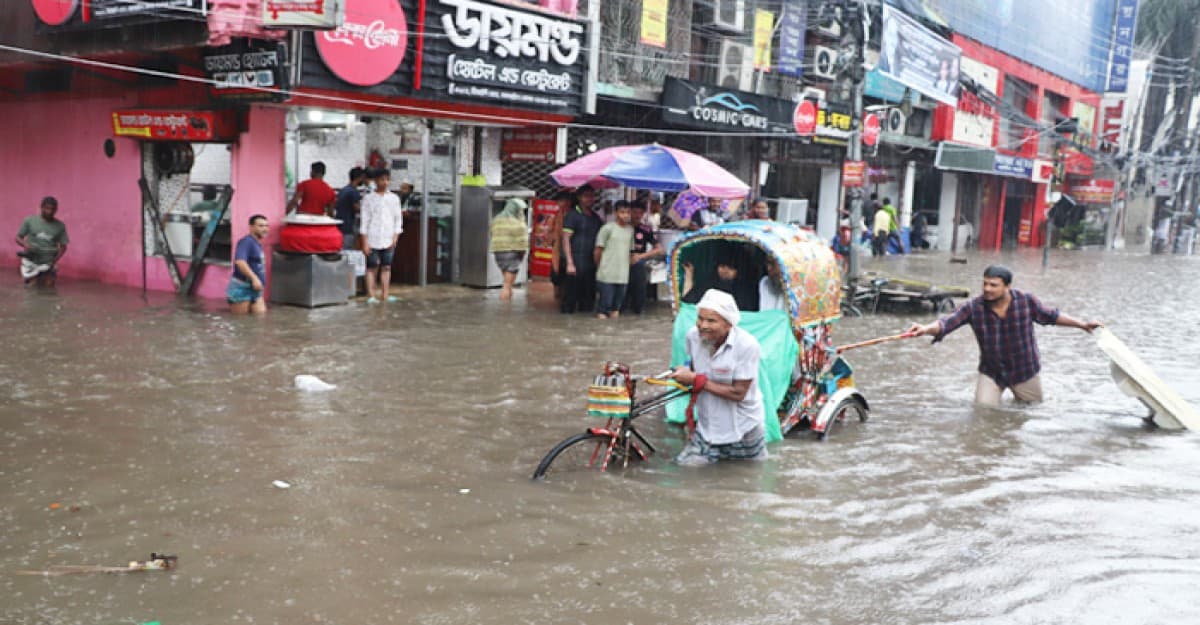 ভারী বর্ষণের পর ডুবল ঢাকা