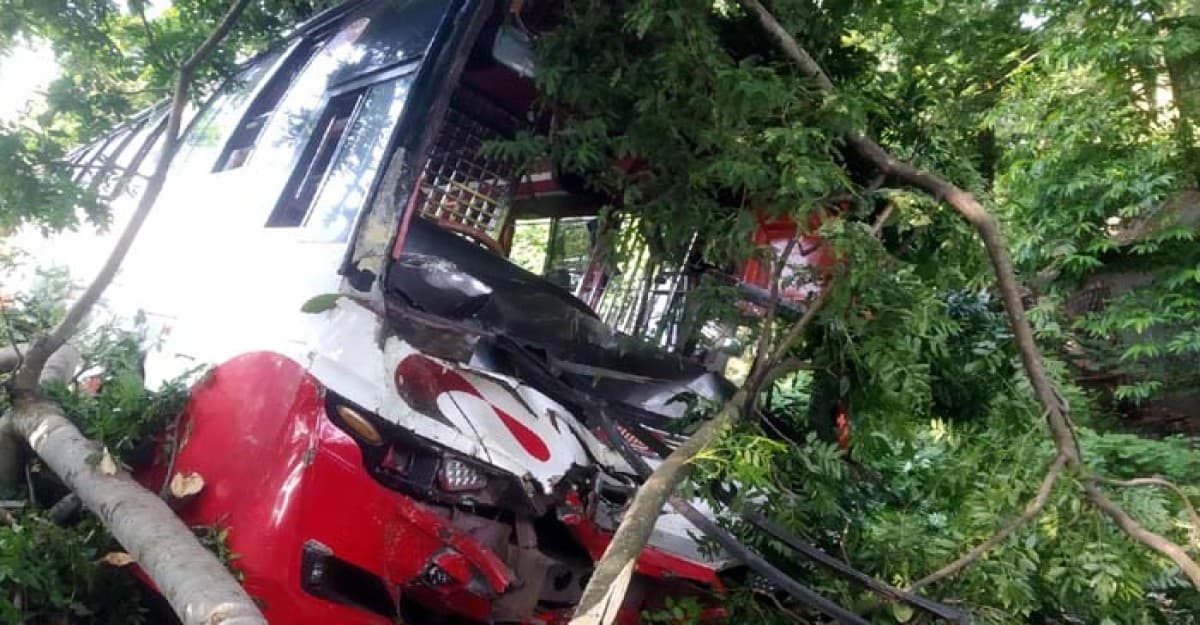 বাগেরহাটের ফকিরহাটে দুই পরিবহনের সংঘর্ষে নিহত-১, আহত-১২