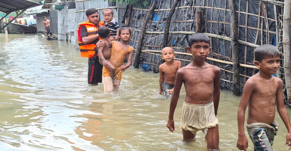 বৃষ্টি না থাকলেও পানি নামছে ধীরগতিতে: ক্ষত চিহ্নের সাথে জনদুর্ভোগ
