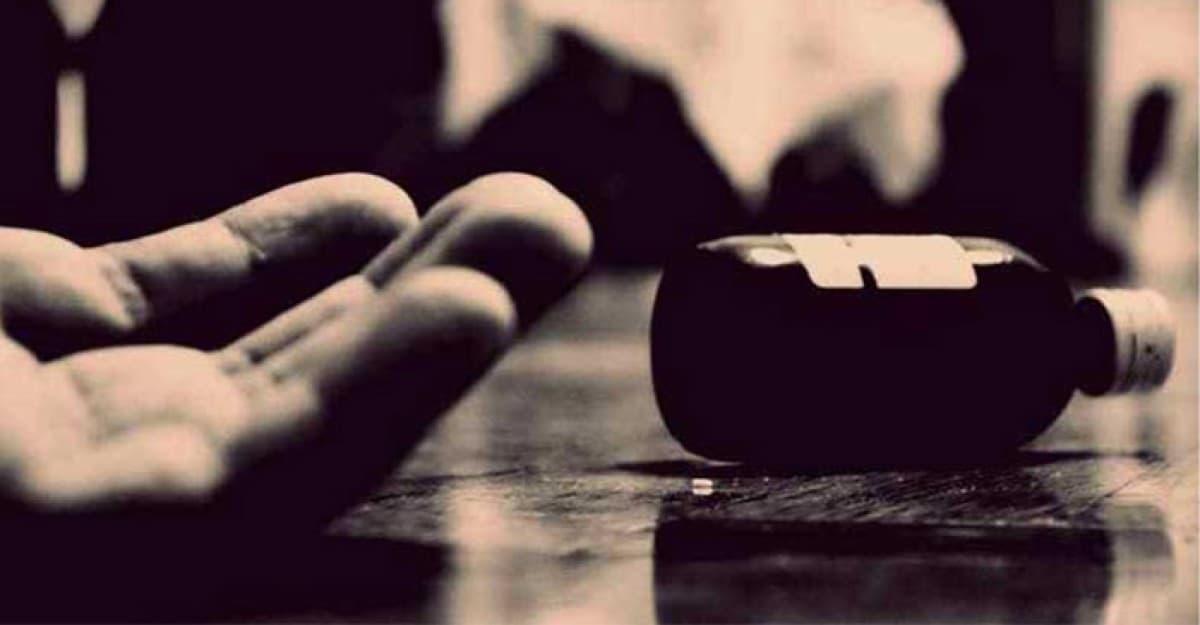 মোটরসাইকেল কিনে না দেয়ায় অভিমানে স্কুল ছাত্রের আত্মহত্যা