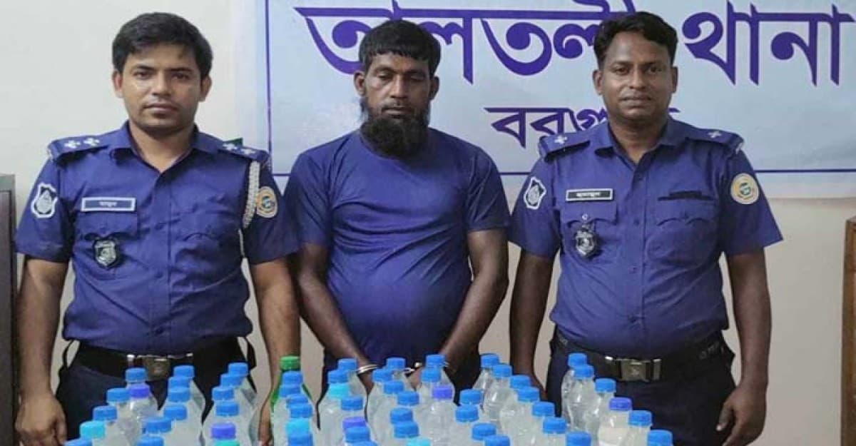 বরগুনাতে ৩২ লিটার চোলাই মদসহ আটক ১