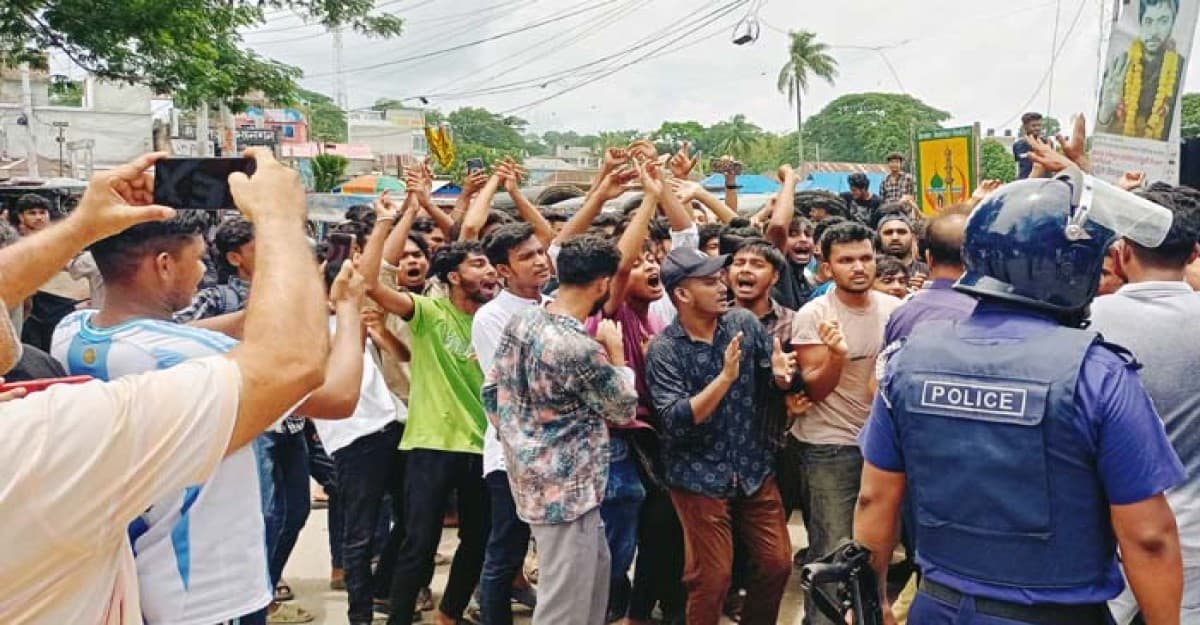সদরপুরে কোটা সংস্কার আন্দোলনকারী শিক্ষার্থীদের বিক্ষোভ