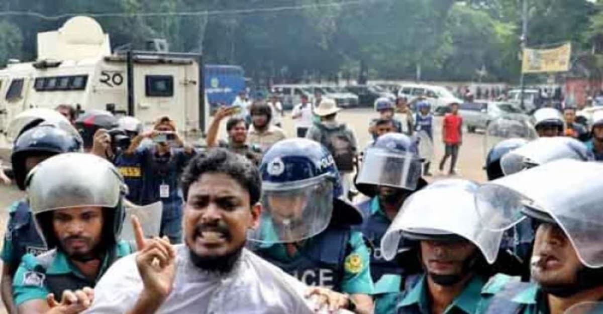 ডাকসুর সাবেক নেতা আখতারকে আটক করেছে পুলিশ