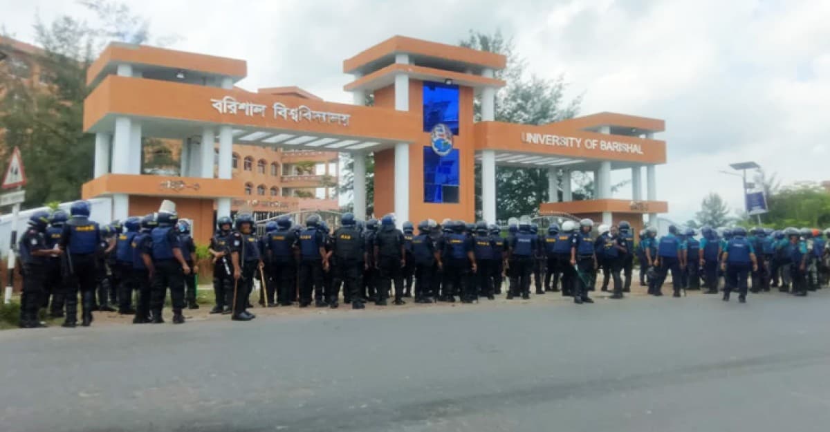 শিক্ষার্থীদের কাছে ক্ষমা চেয়ে ববি ক্যাম্পাস ছাড়ল পুলিশ