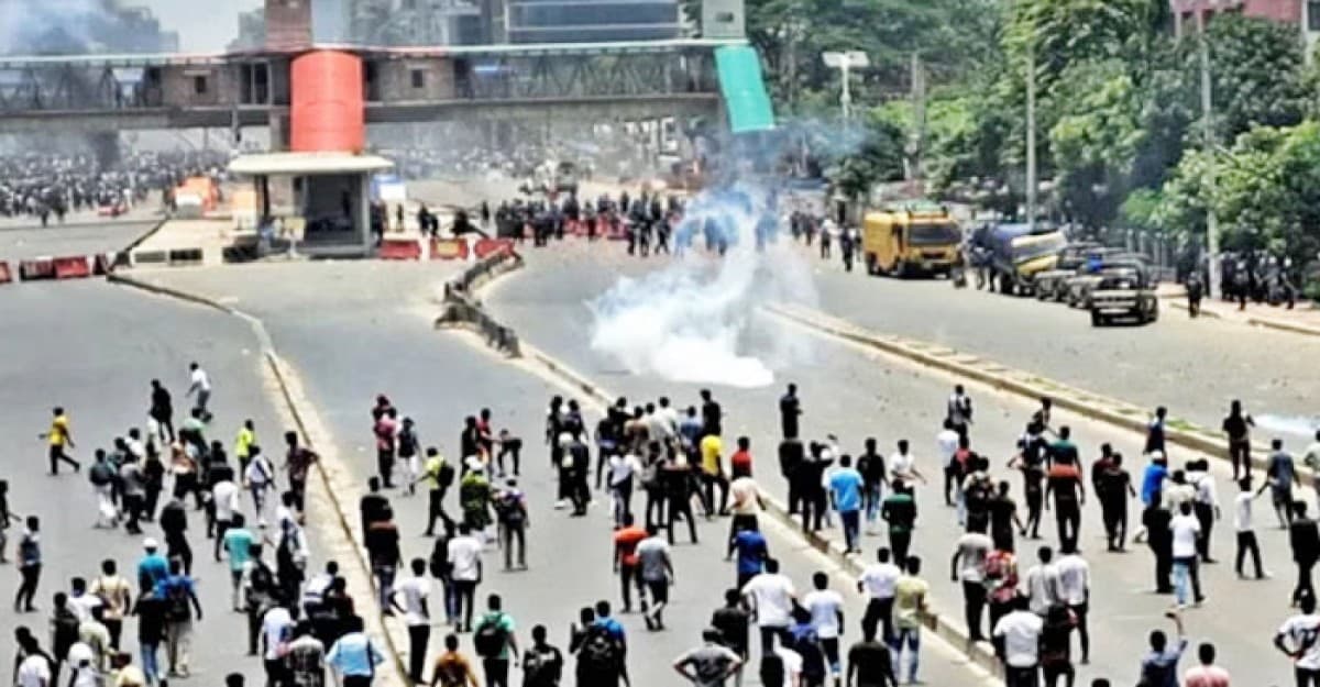 উত্তরায় শিক্ষার্থীদের সঙ্গে পুলিশের সংঘর্ষে নিহত ৪