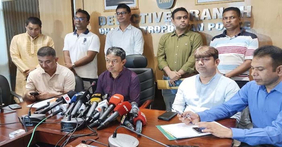 পুলিশকে দুর্বল করতেই পরিকল্পিতভাবে হামলা-ধ্বংসযজ্ঞ: ডিবি হারুন