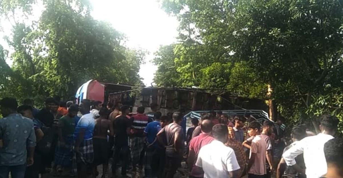 বাগেরহাটে সড়কে বাস উল্টে নিহত ২, আহত ২৫