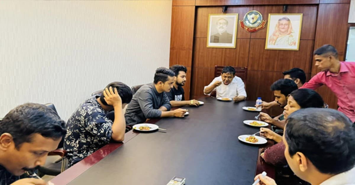 সমন্বয়কদের খাওয়ানোর ছবি প্রকাশ জাতির সঙ্গে মশকরা: হাইকোর্ট