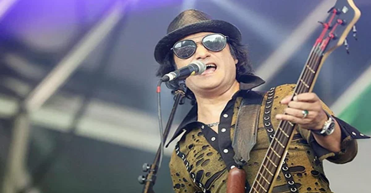 চিরনিদ্রায় শায়িত হলেন ব্যান্ড তারকা শাফিন আহমেদ