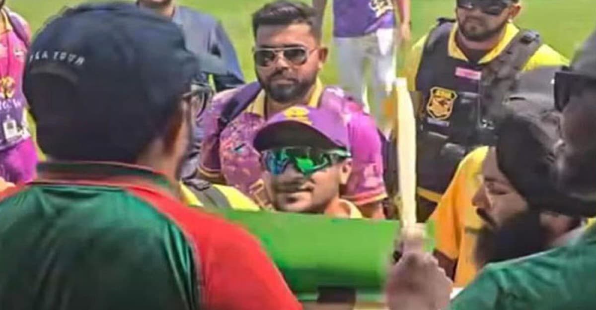 তোপের মুখে সাকিবের পাল্টা প্রশ্ন,‘দেশের জন্য আপনি কী করেছেন?’